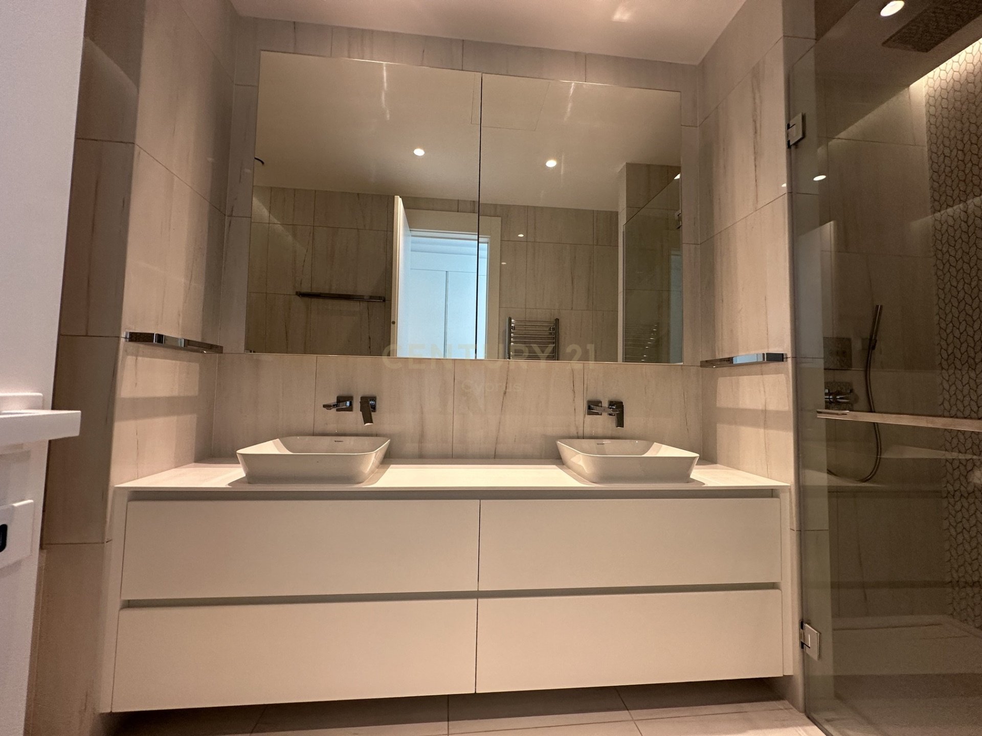 4 dormitorios Apartamento en Germasogeia, Limassol, Chipre No. 56132