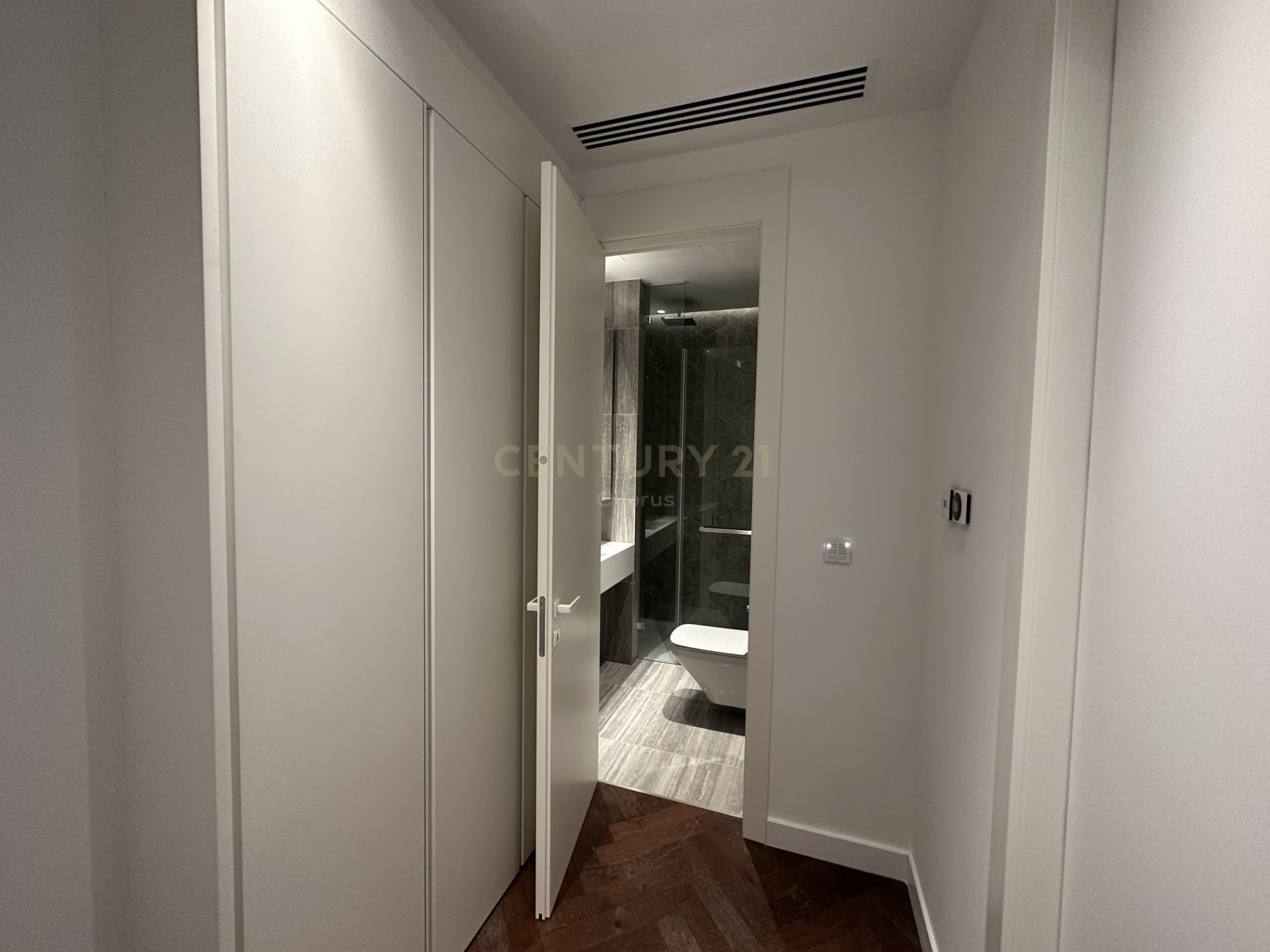 4 dormitorios Apartamento en Germasogeia, Limassol, Chipre No. 56132