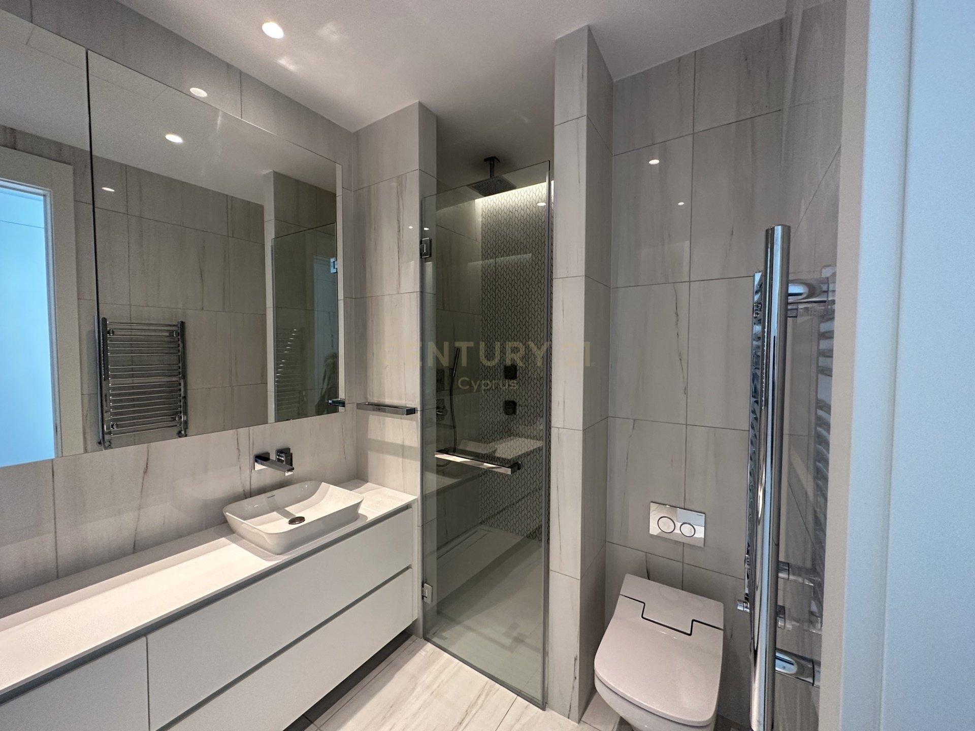 4 dormitorios Apartamento en Germasogeia, Limassol, Chipre No. 56132