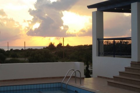 3 bedrooms Villa in Paphos, No. 38215