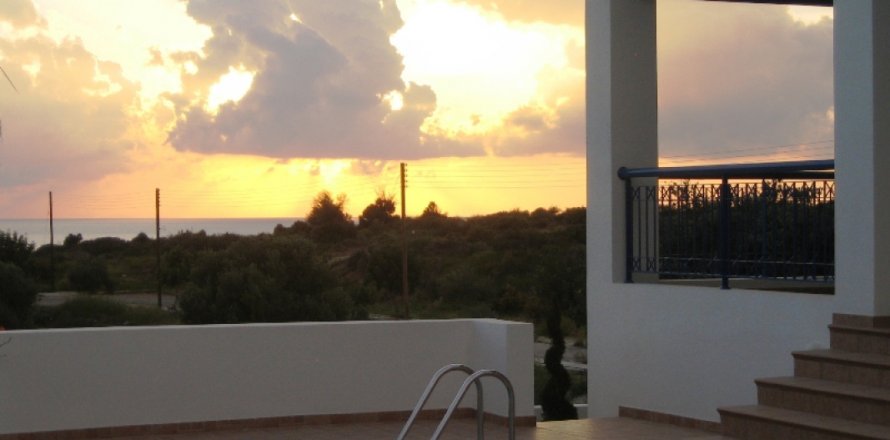 3 bedrooms Villa in Paphos,  No. 38215