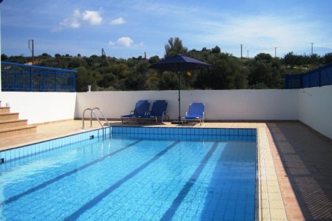 3 bedrooms Villa in Paphos,  No. 38215 13