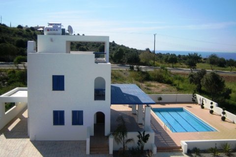 3 bedrooms Villa in Paphos,  No. 38215 2