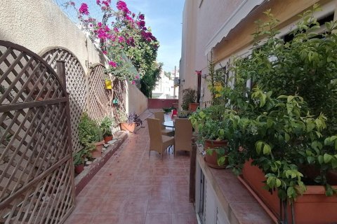 6 bedrooms Villa in Limassol,  No. 46849 10