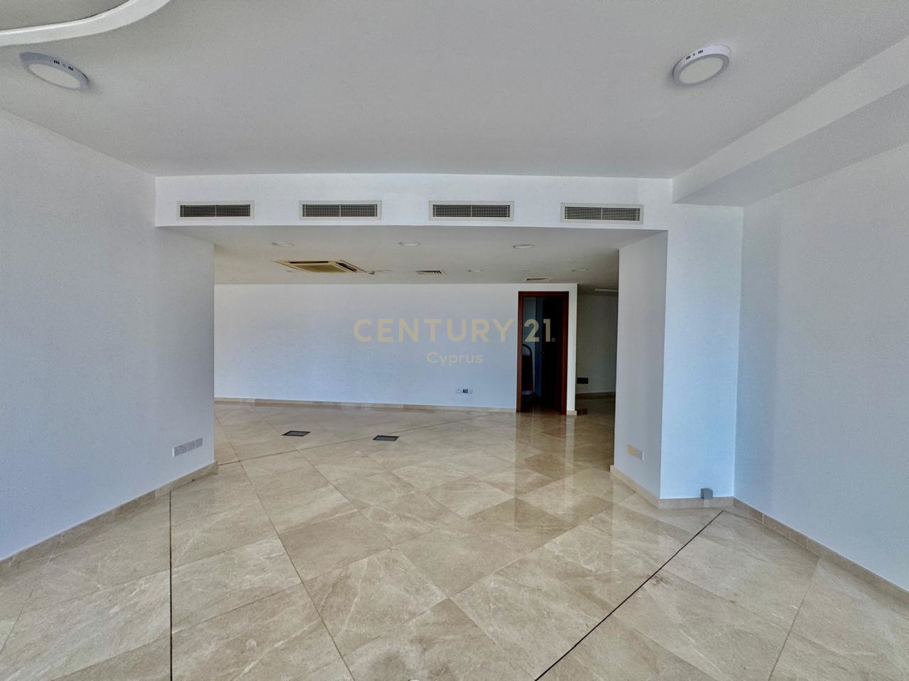 717m2 Oficina en Limassol, Chipre No. 53797