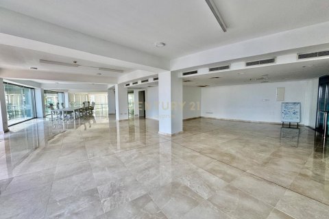 Офис 717м2 в Лимассол, Лимасол,  № 53797