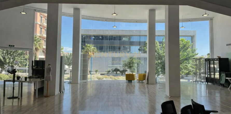 715m2 Oficina en Agios Athanasios, Limassol,  No. 55335