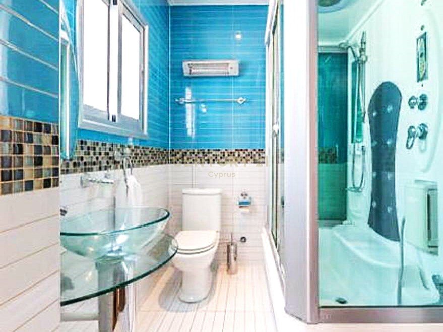 3 bedrooms Apartment in Limassol, Cyprus No. 55331