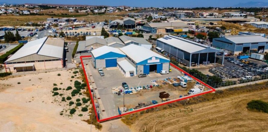 1075m2 Propriété commerciale à Nicosia, No. 37959