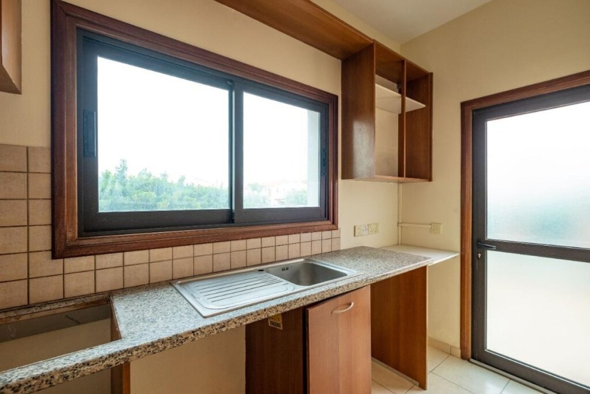 215m2 Villa in Nicosia, Cyprus No. 37963