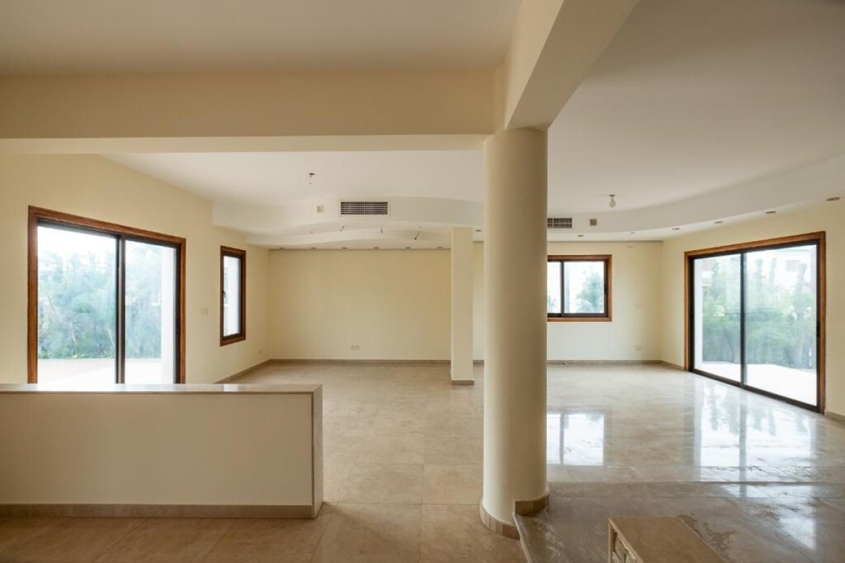 215m2 Villa in Nicosia, Cyprus No. 37963