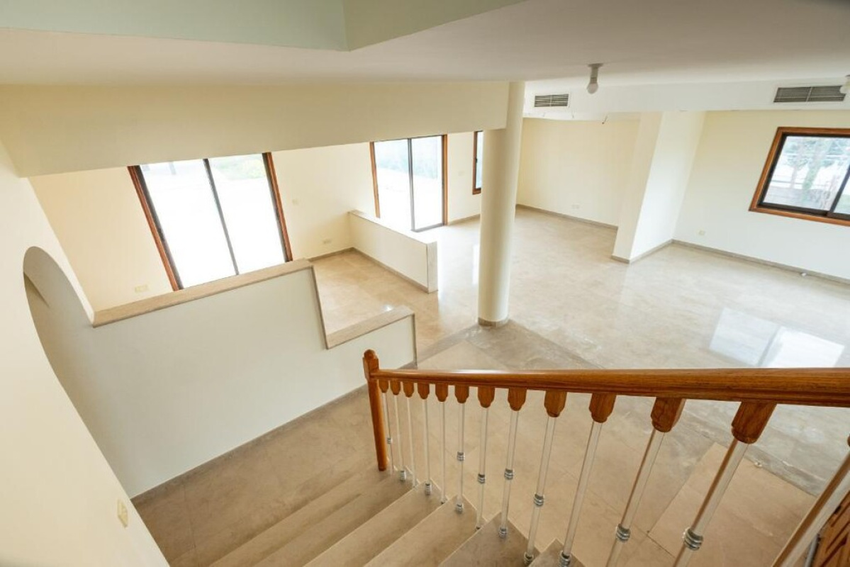 215m2 Villa in Nicosia, Cyprus No. 37963