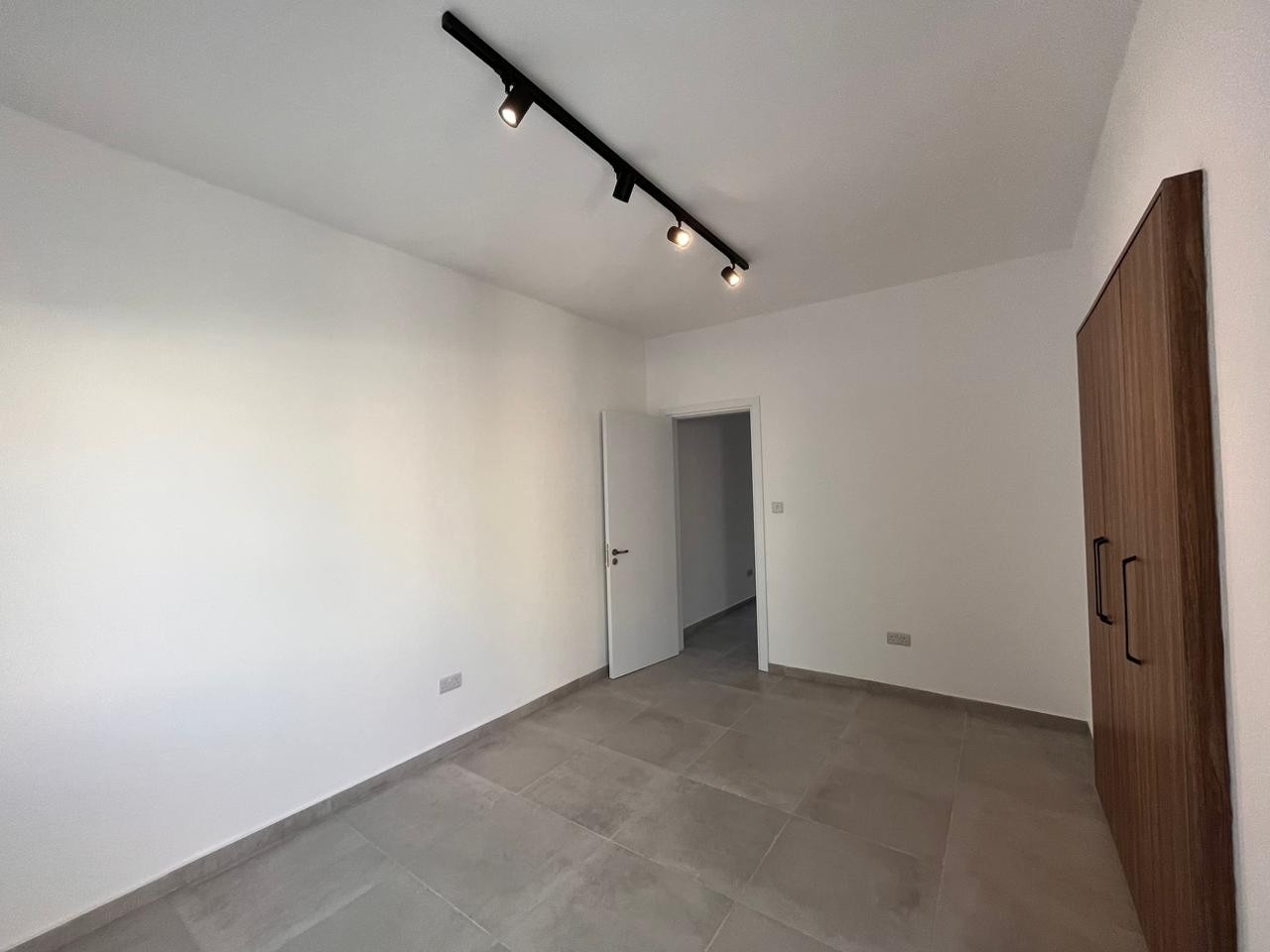 408m2 Office in Limassol, Cyprus No. 54156
