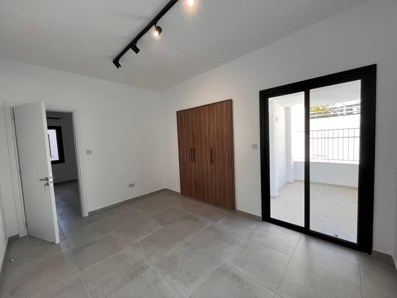 408m2 Office in Limassol, Cyprus No. 54156