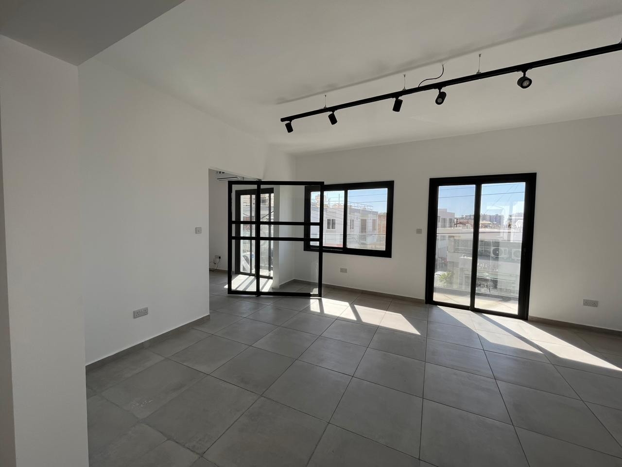 408m2 Office in Limassol, Cyprus No. 54156