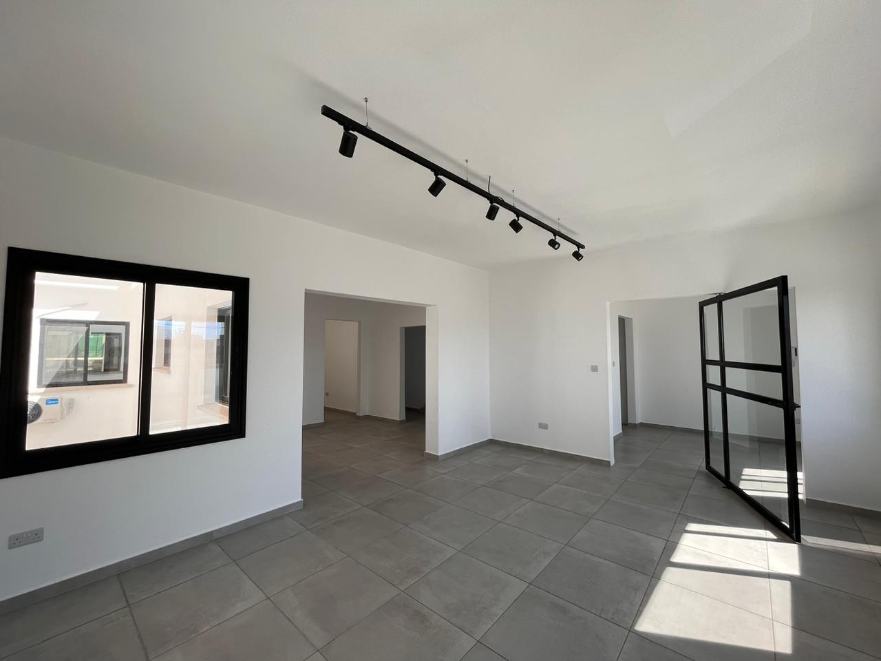 408m2 Office in Limassol, Cyprus No. 54156
