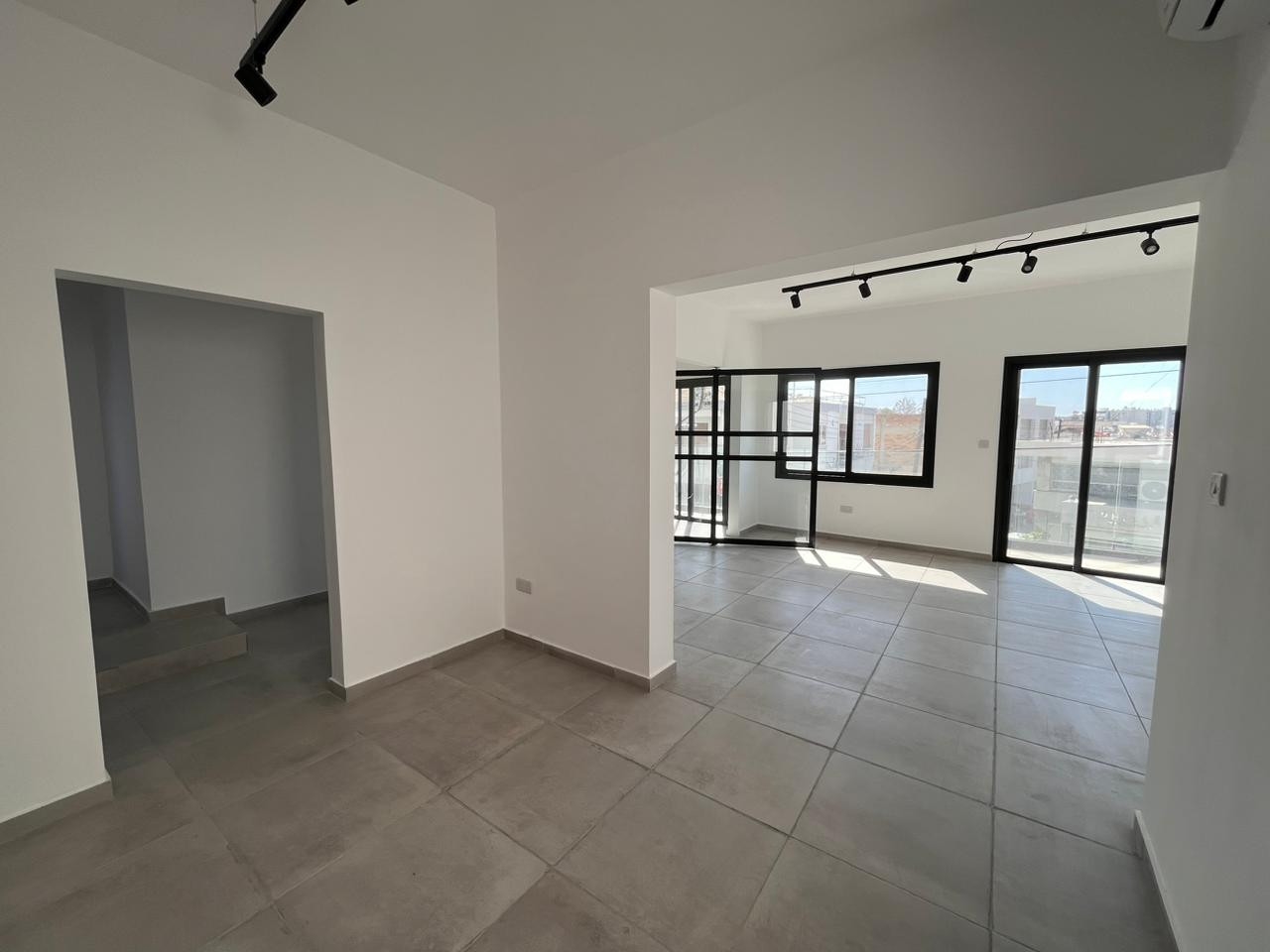 408m2 Office in Limassol, Cyprus No. 54156