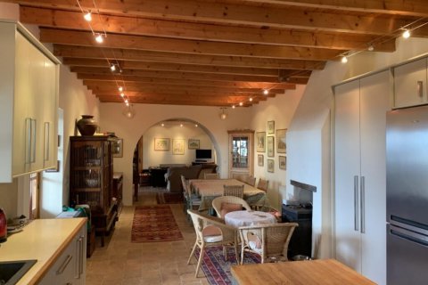 3 bedrooms Villa in Limassol,  No. 38937 3