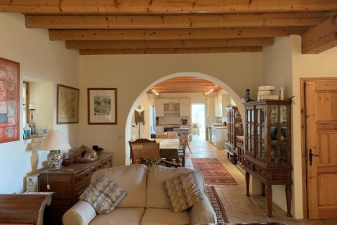 3 bedrooms Villa in Limassol,  No. 38937 4