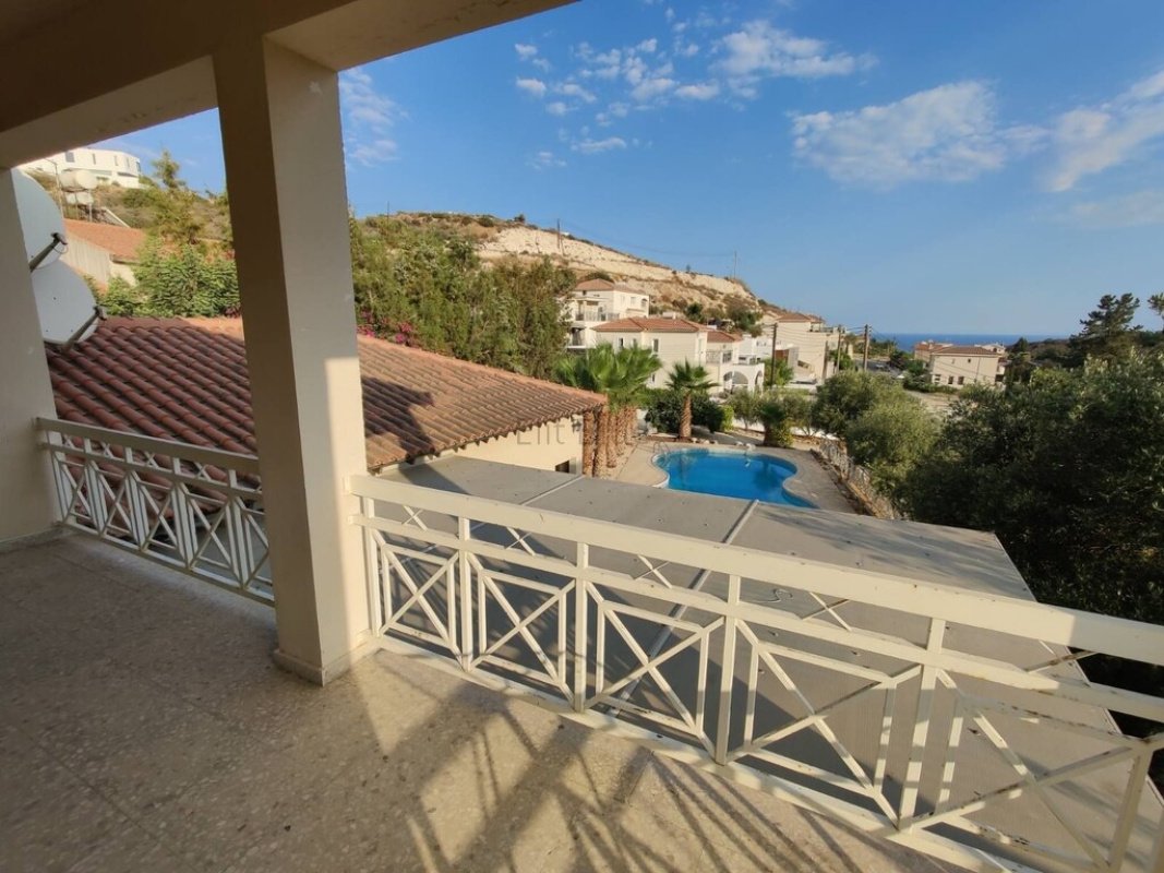 3 bedrooms Villa in Limassol, Cyprus No. 38936