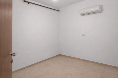 2 bedrooms Apartment in Larnaca, Larnaka,  No. 50016 4