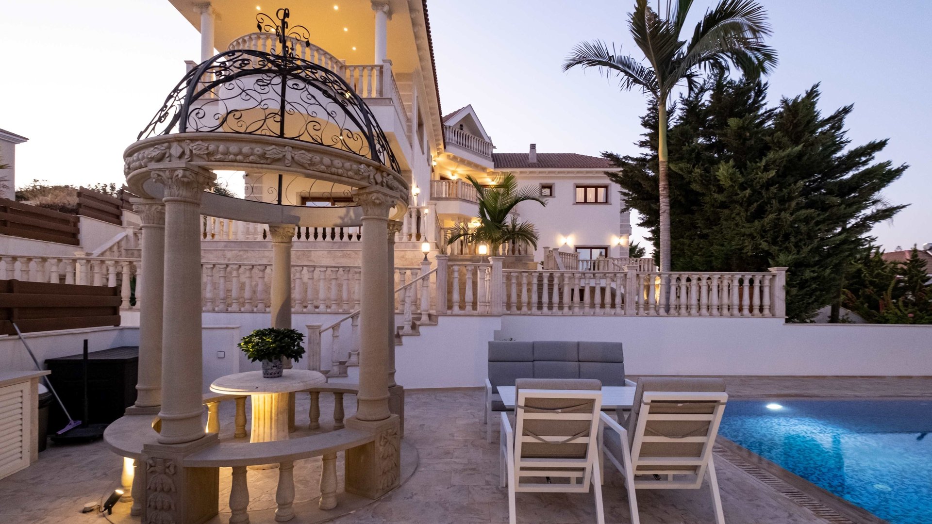 5 bedrooms Villa in Limassol, Cyprus No. 29377