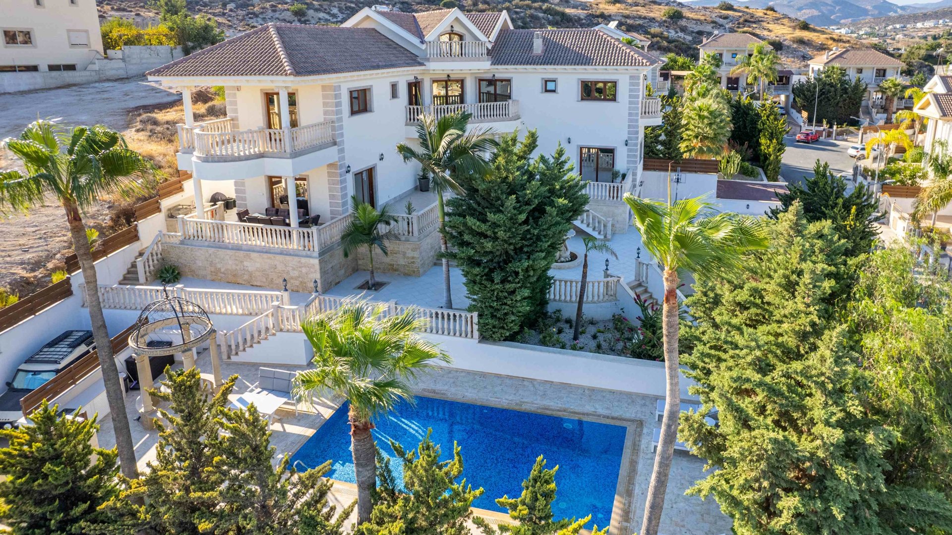 5 bedrooms Villa in Limassol, Cyprus No. 29377