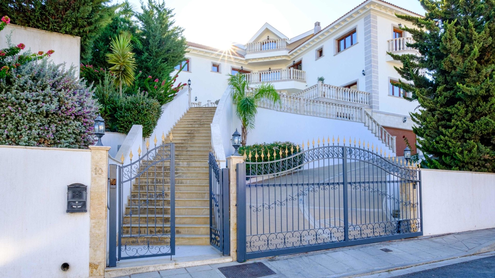 5 bedrooms Villa in Limassol, Cyprus No. 29377