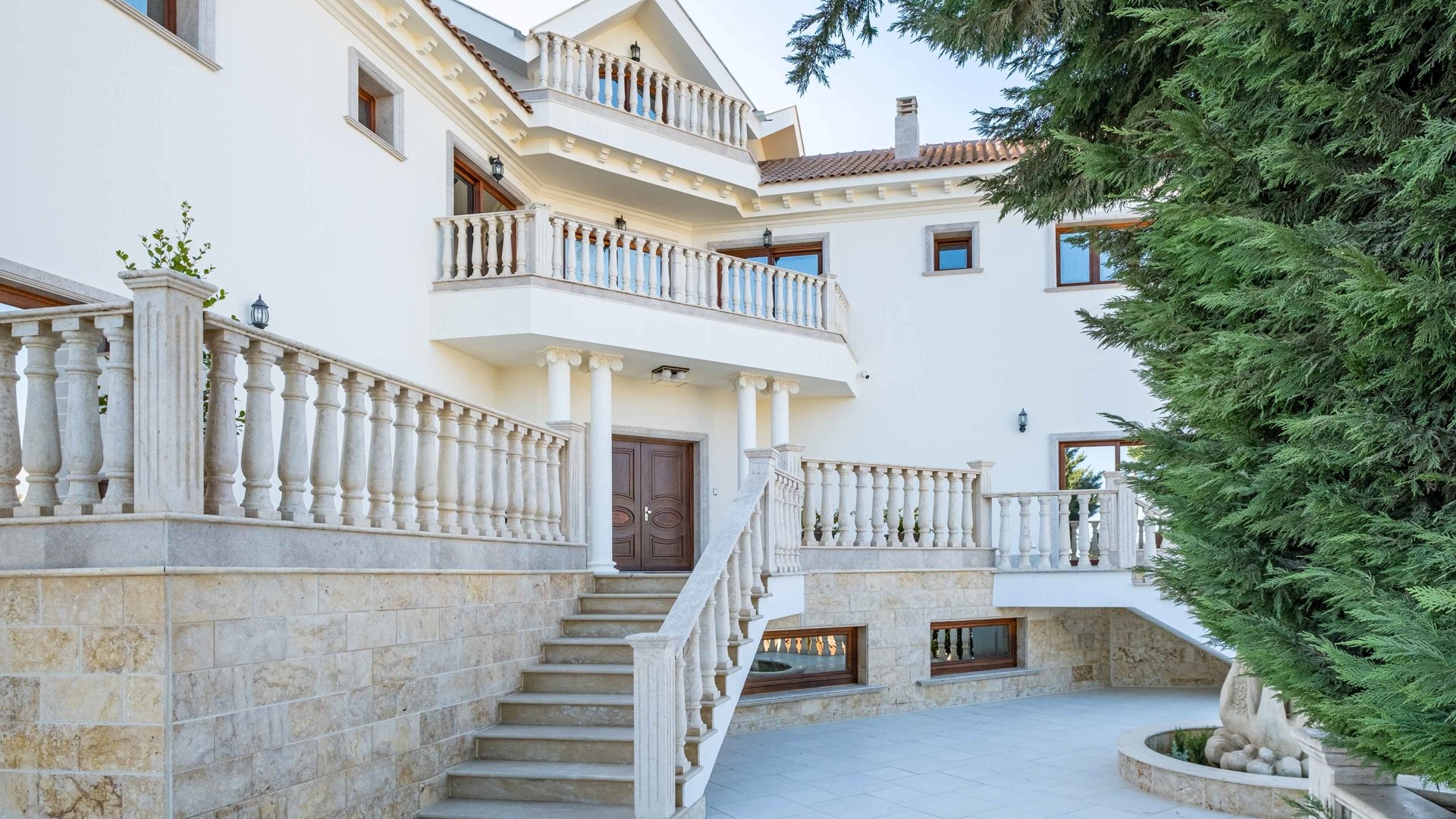 5 bedrooms Villa in Limassol, Cyprus No. 29377