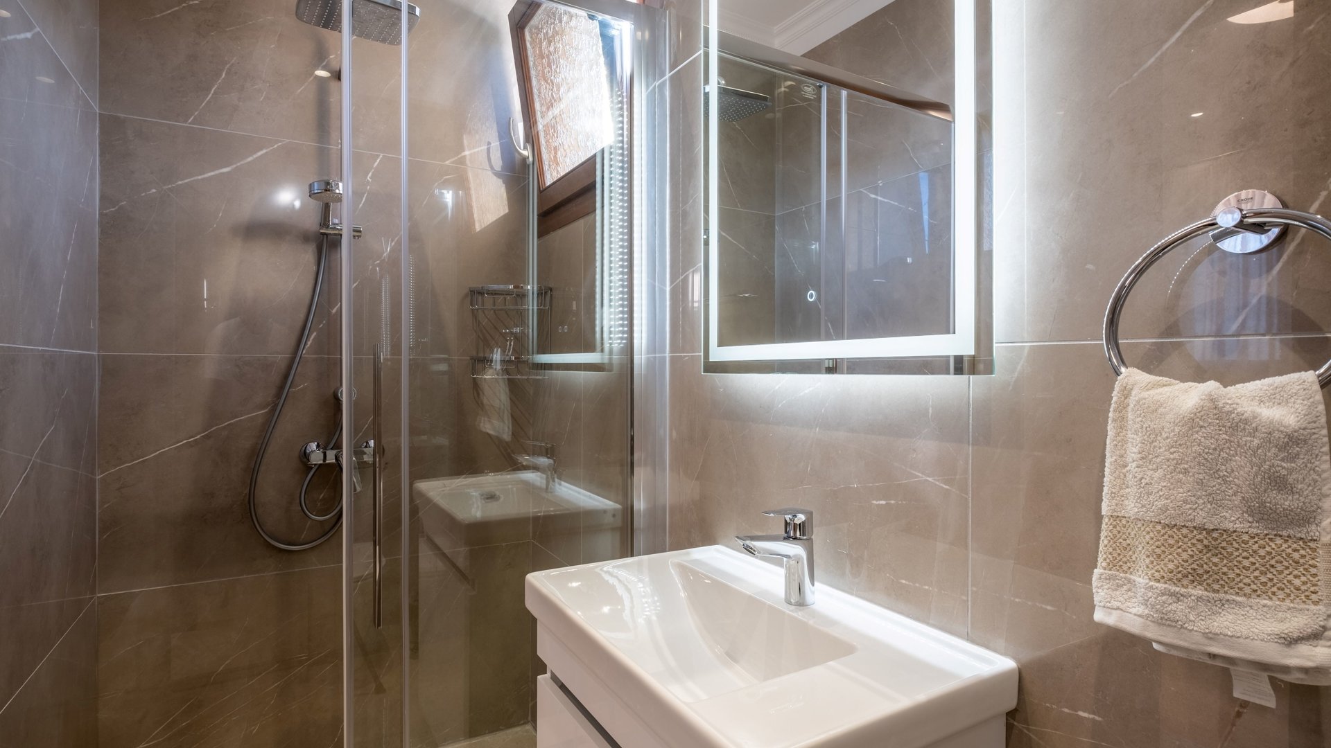 5 bedrooms Villa in Limassol, Cyprus No. 29377