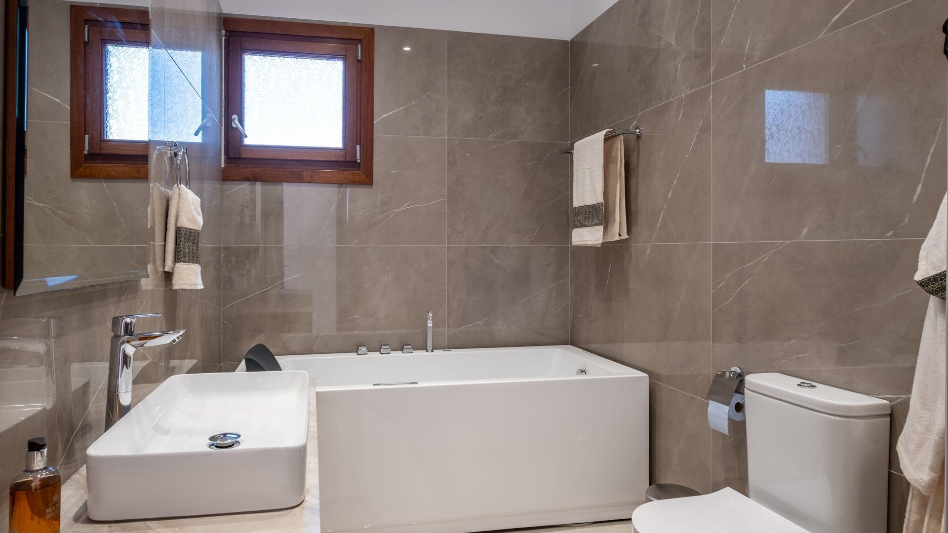 5 bedrooms Villa in Limassol, Cyprus No. 29377
