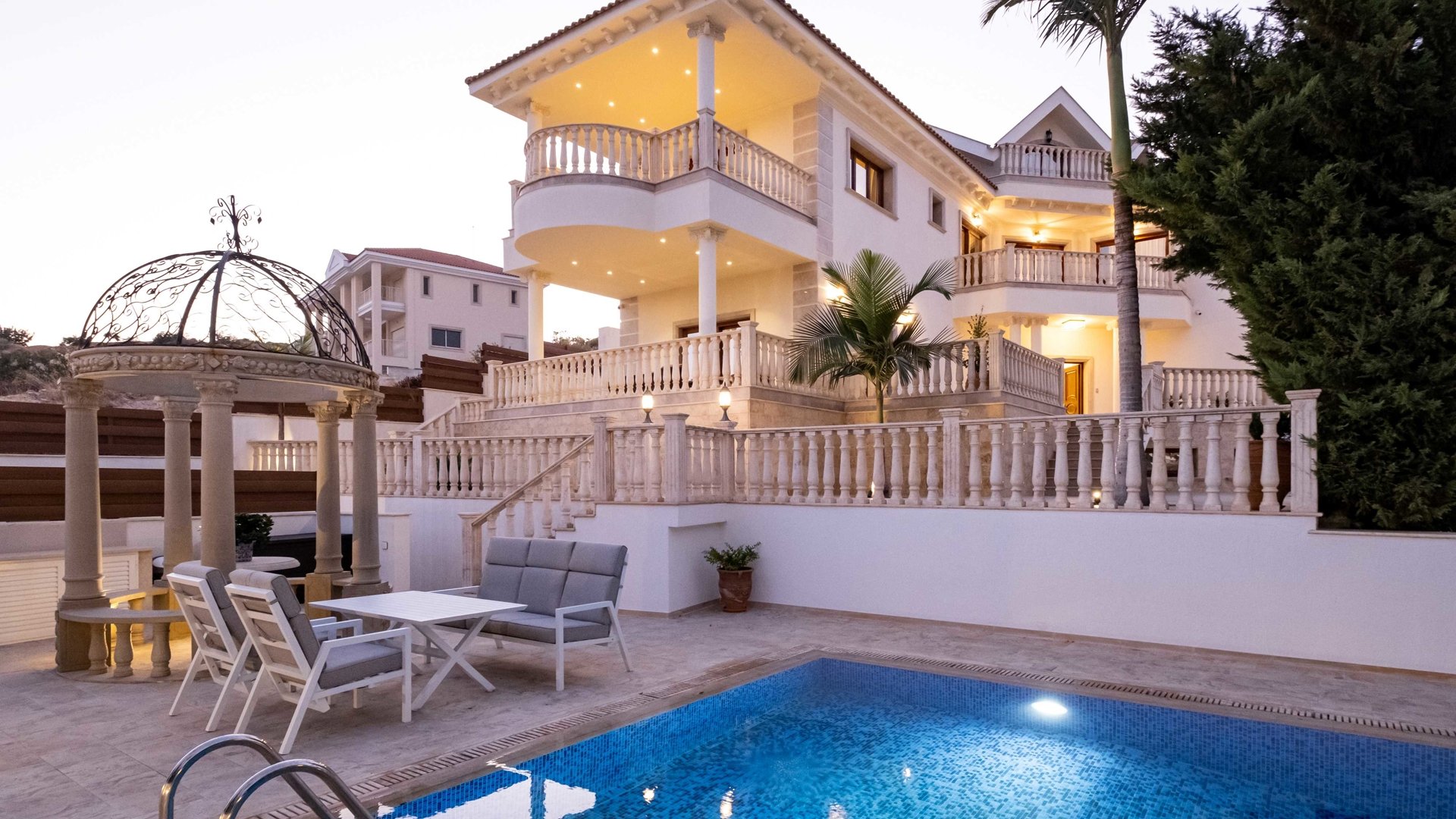 5 bedrooms Villa in Limassol, Cyprus No. 29377
