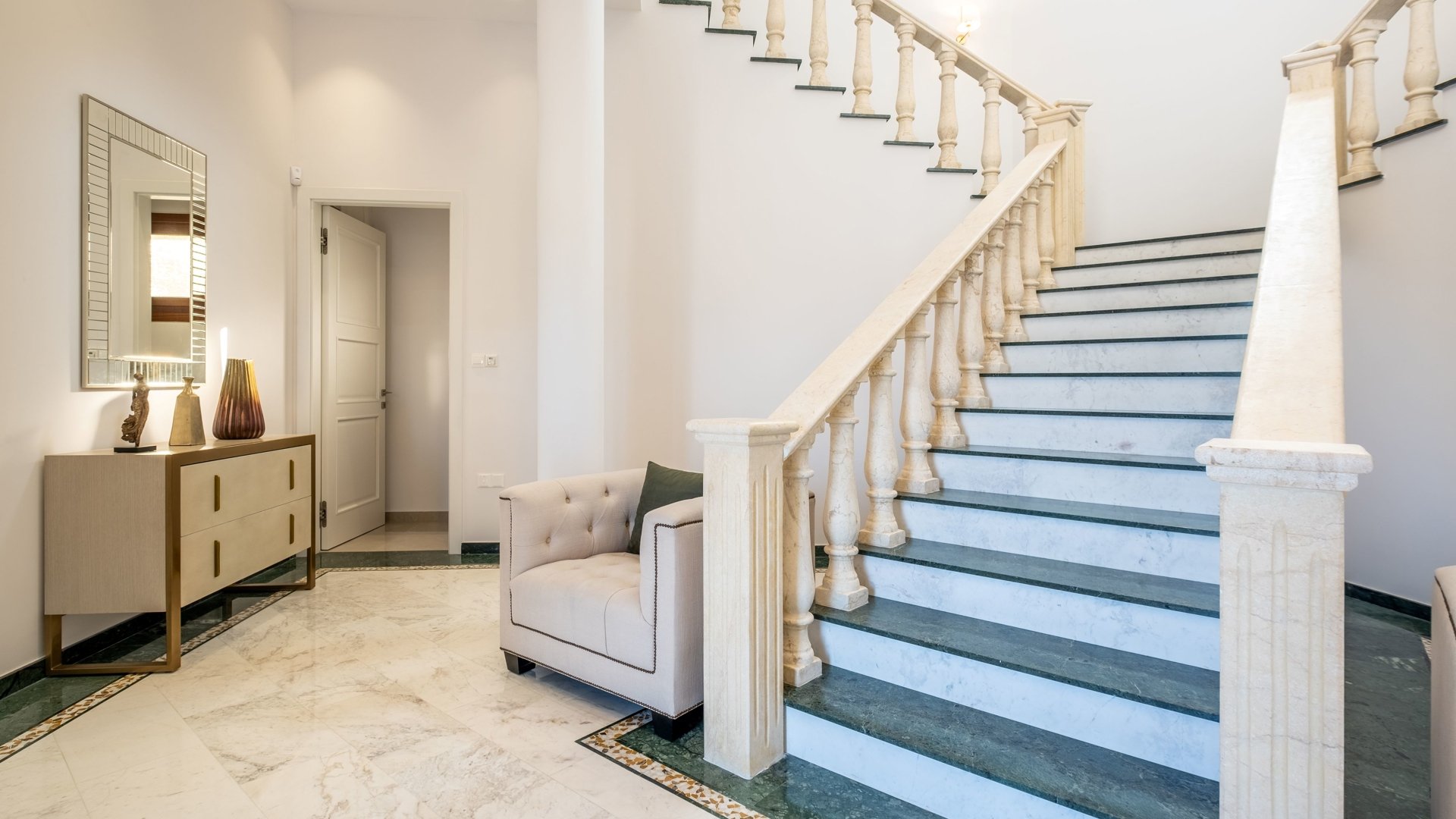 5 bedrooms Villa in Limassol, Cyprus No. 29377