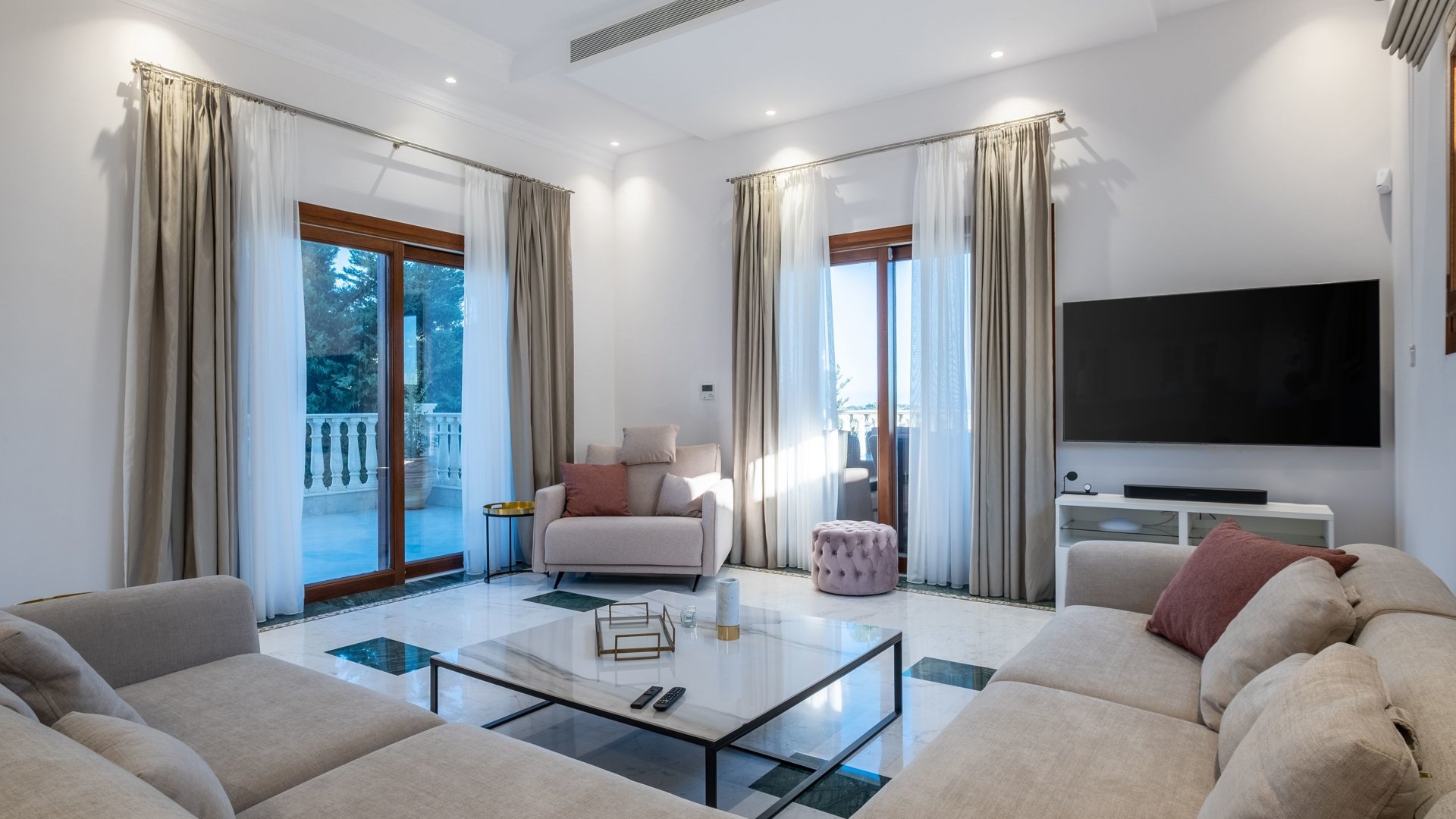 5 bedrooms Villa in Limassol, Cyprus No. 29377