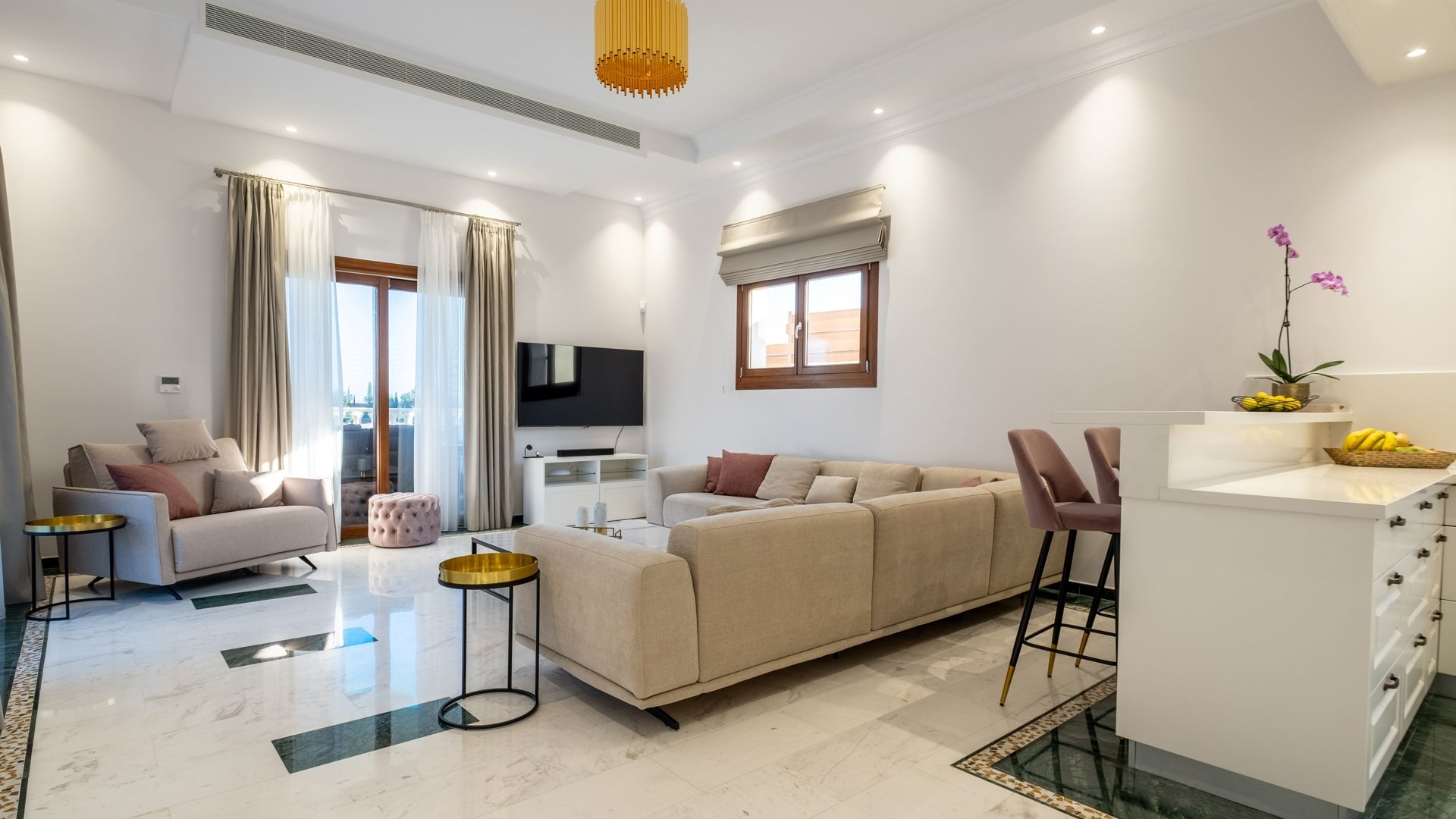 5 bedrooms Villa in Limassol, Cyprus No. 29377