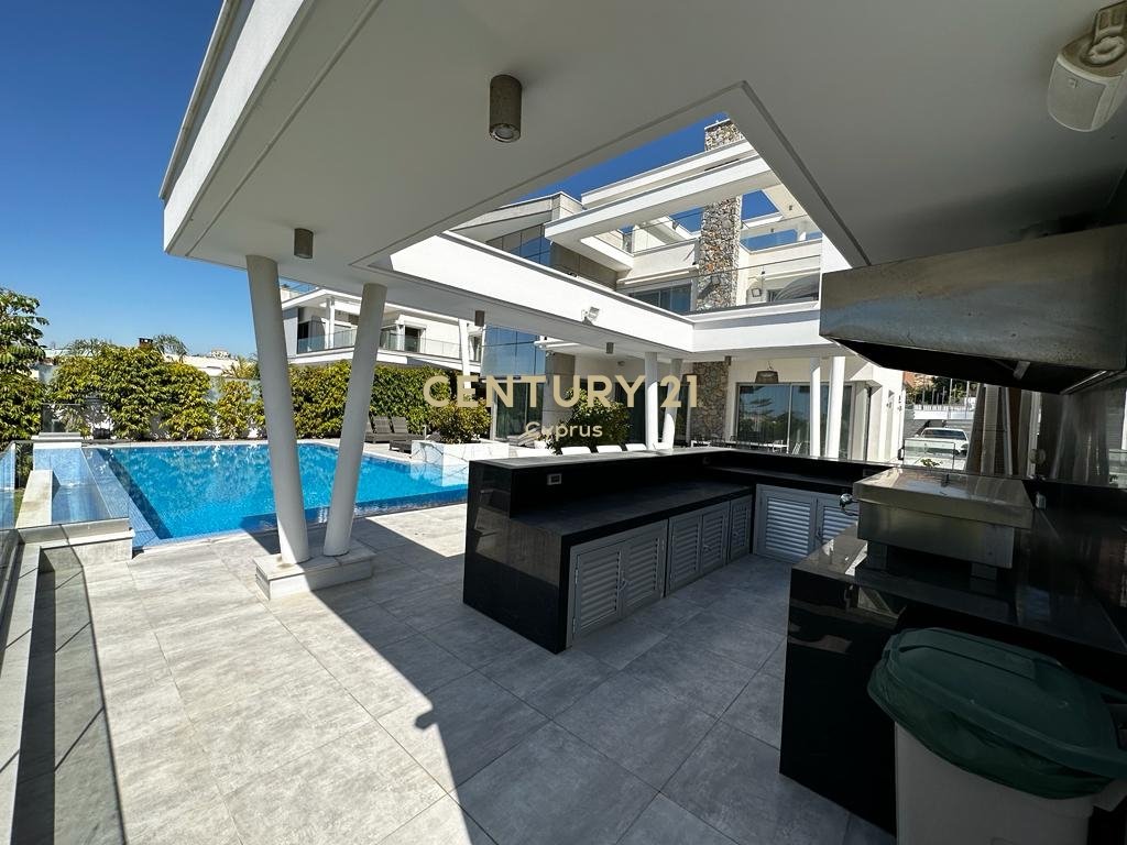 5 bedrooms Villa in Parekklisia, Limassol, Cyprus No. 6095