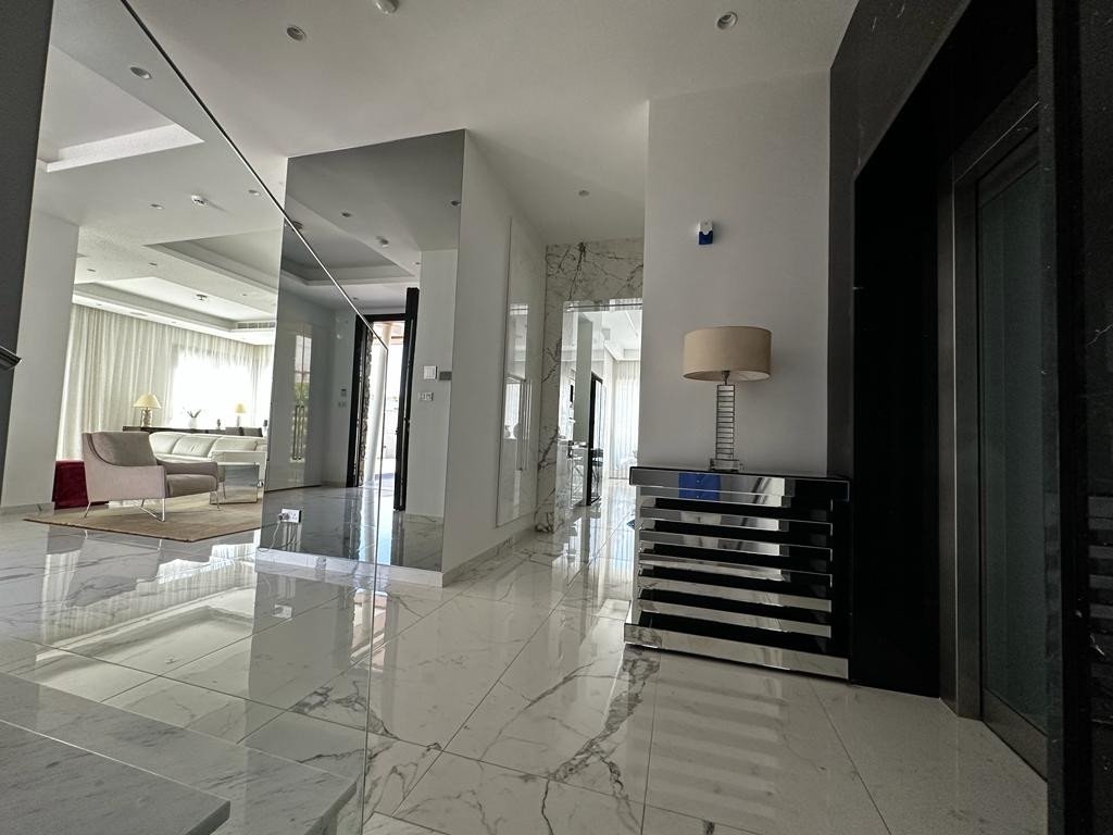 5 bedrooms Villa in Parekklisia, Limassol, Cyprus No. 6095