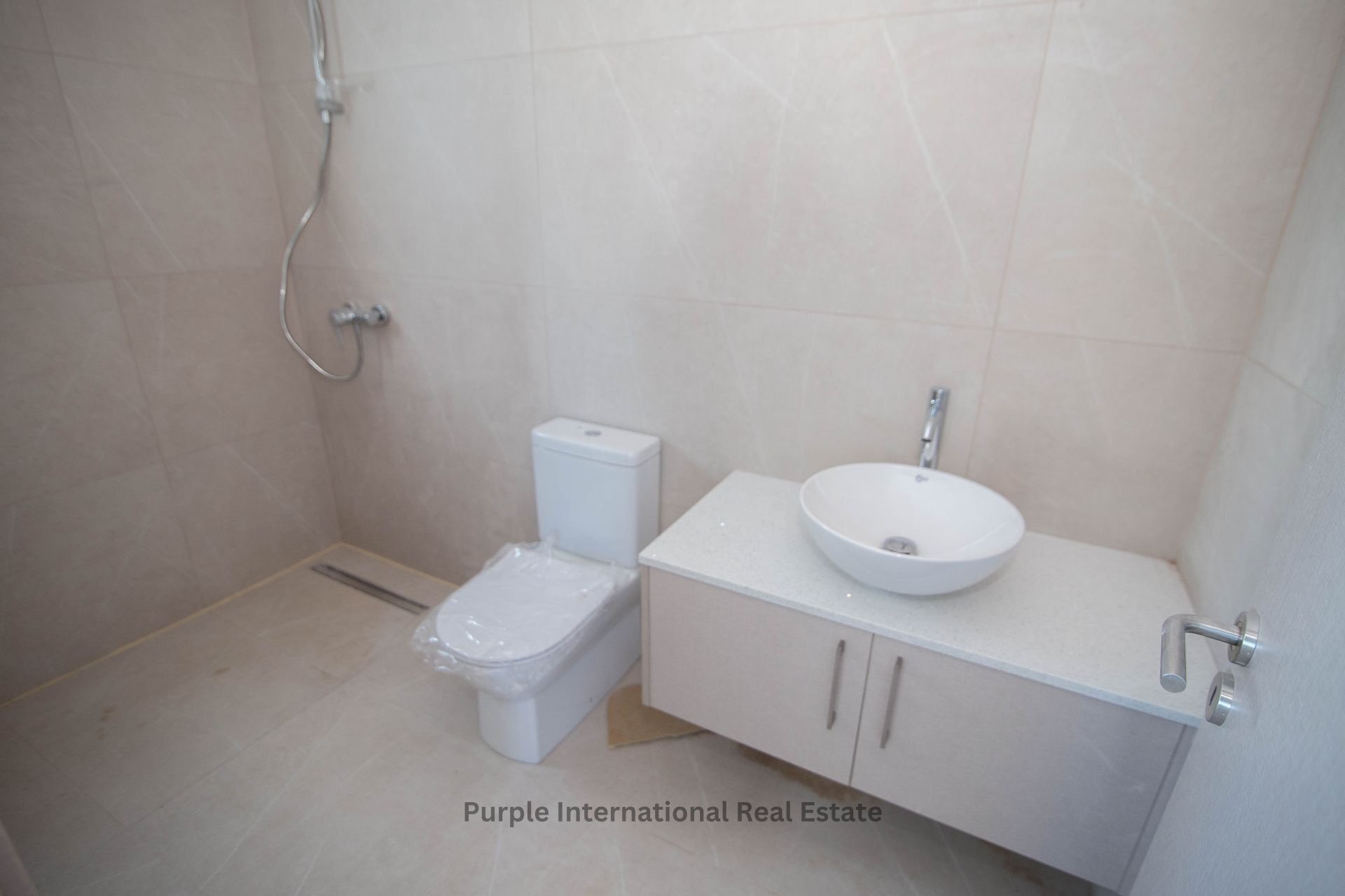 3 bedrooms Apartment in Larnaca, Larnaka, Cyprus No. 35086