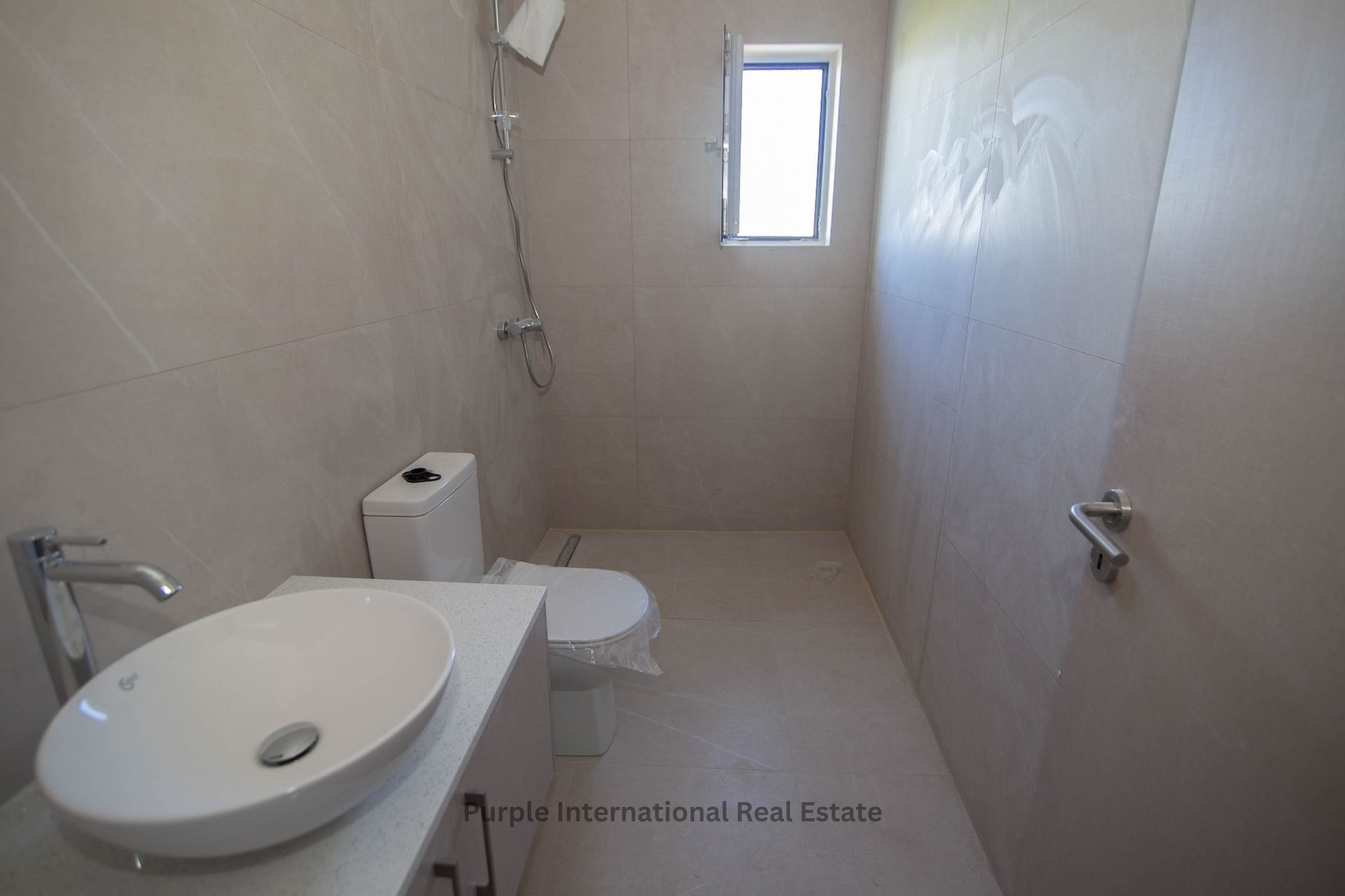 3 bedrooms Apartment in Larnaca, Larnaka, Cyprus No. 35086