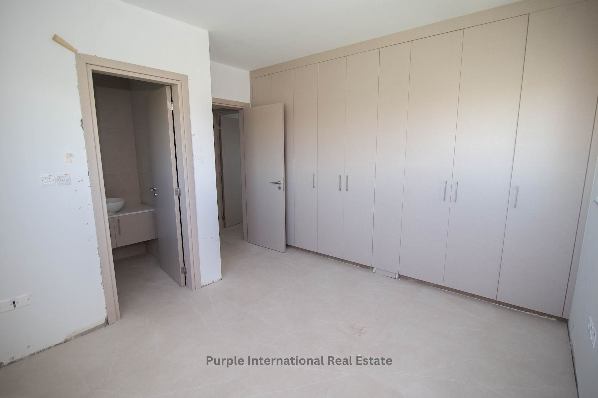 3 bedrooms Apartment in Larnaca, Larnaka, Cyprus No. 35086