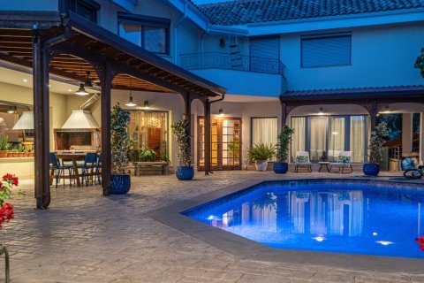 4 chambres Villa à Limassol,  No. 47760