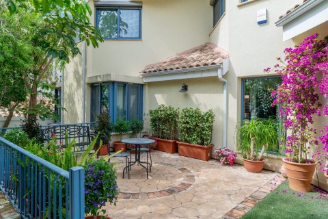 4 chambres Villa à Limassol,  No. 47760 3