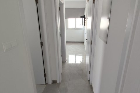 2 bedrooms Apartment in Larnaka,  No. 40615 3