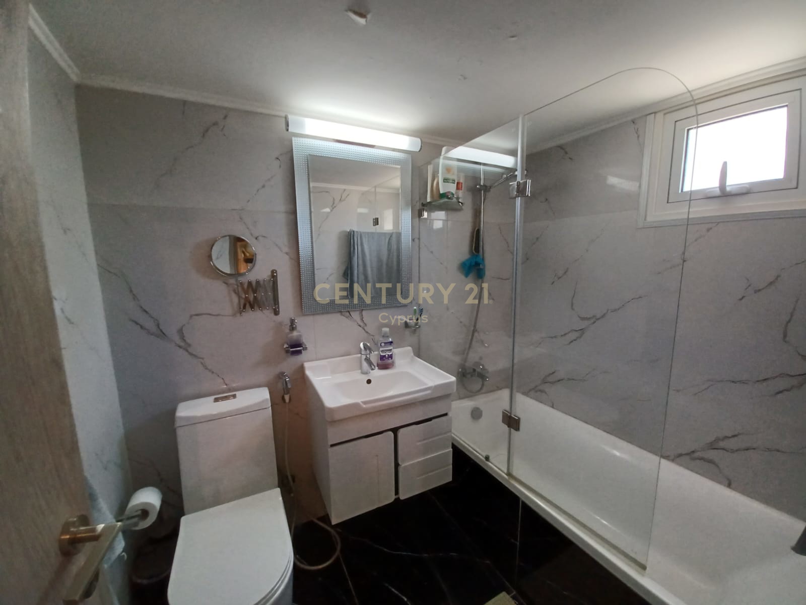 2 bedrooms Apartment in Agios Tychonas, Limassol, Cyprus No. 57424
