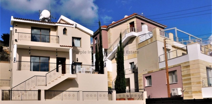 4 bedrooms Villa in Geroskípou, Paphos,  No. 7554