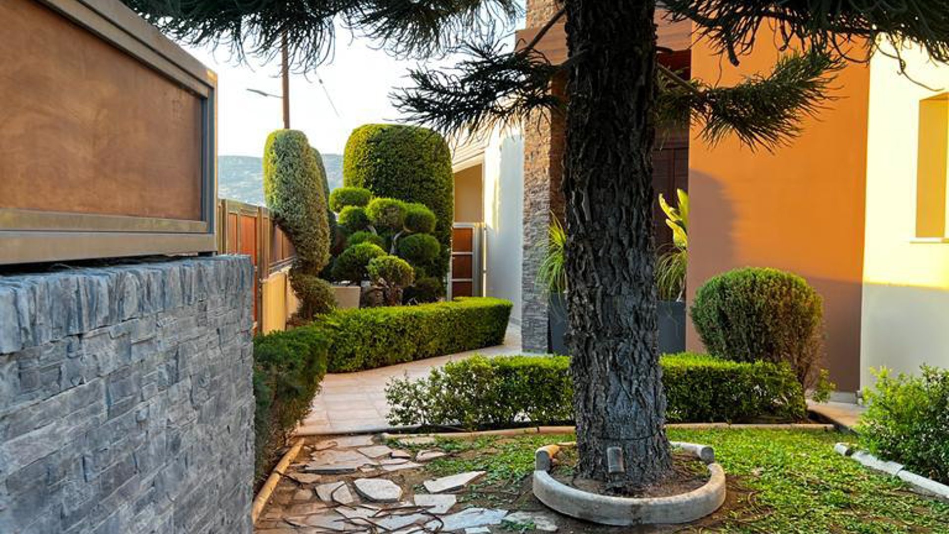 5 bedrooms Villa in Limassol, Cyprus No. 28524