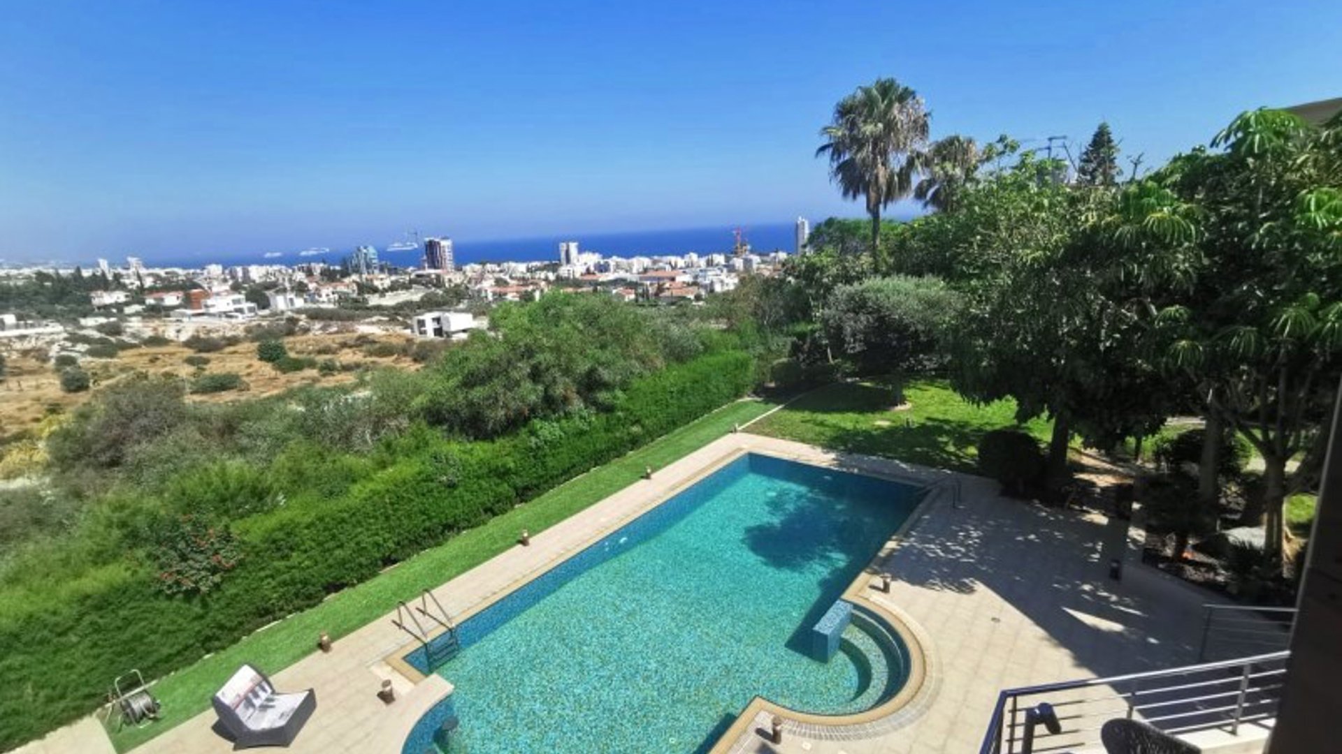 5 bedrooms Villa in Limassol, Cyprus No. 28524