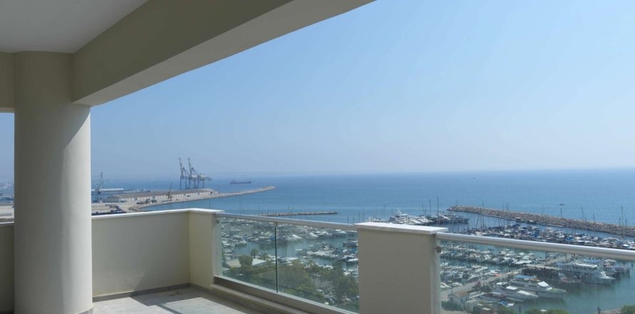 3 bedrooms Apartment in Larnaca, Larnaka,  No. 47937