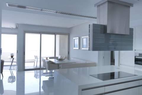 3 bedrooms Apartment in Larnaca, Larnaka,  No. 47937 4