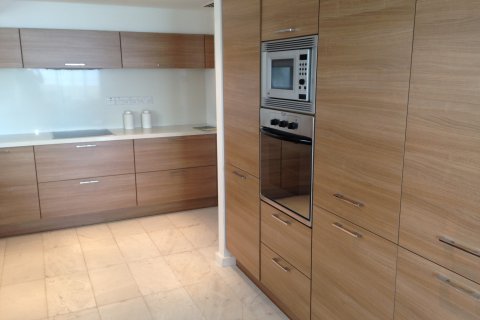 3 bedrooms Apartment in Larnaca, Larnaka,  No. 47937 16